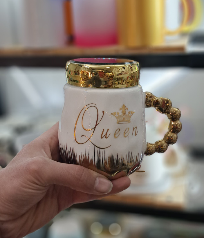 ماگ سرامیکی سفید درب آئینه ای مدل Queen