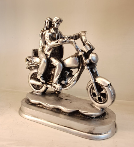 مجسمه دختر پسر موتور سوار پلی استری